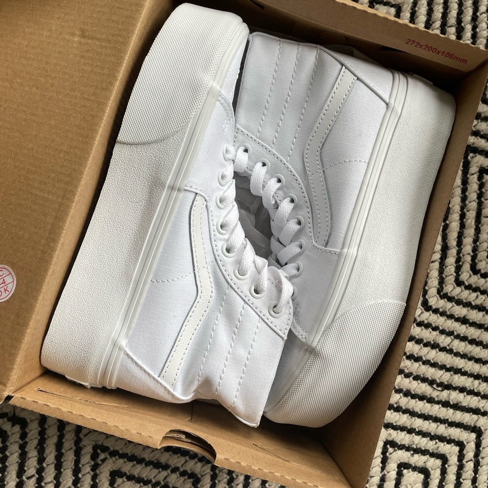 BRAND NEW Vans Sk8-Hi platform sneakers size 6